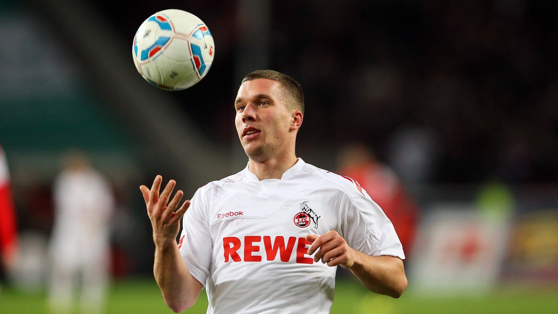 最新足球比赛录像：全球体坛独家报道，最新足球赛事视频