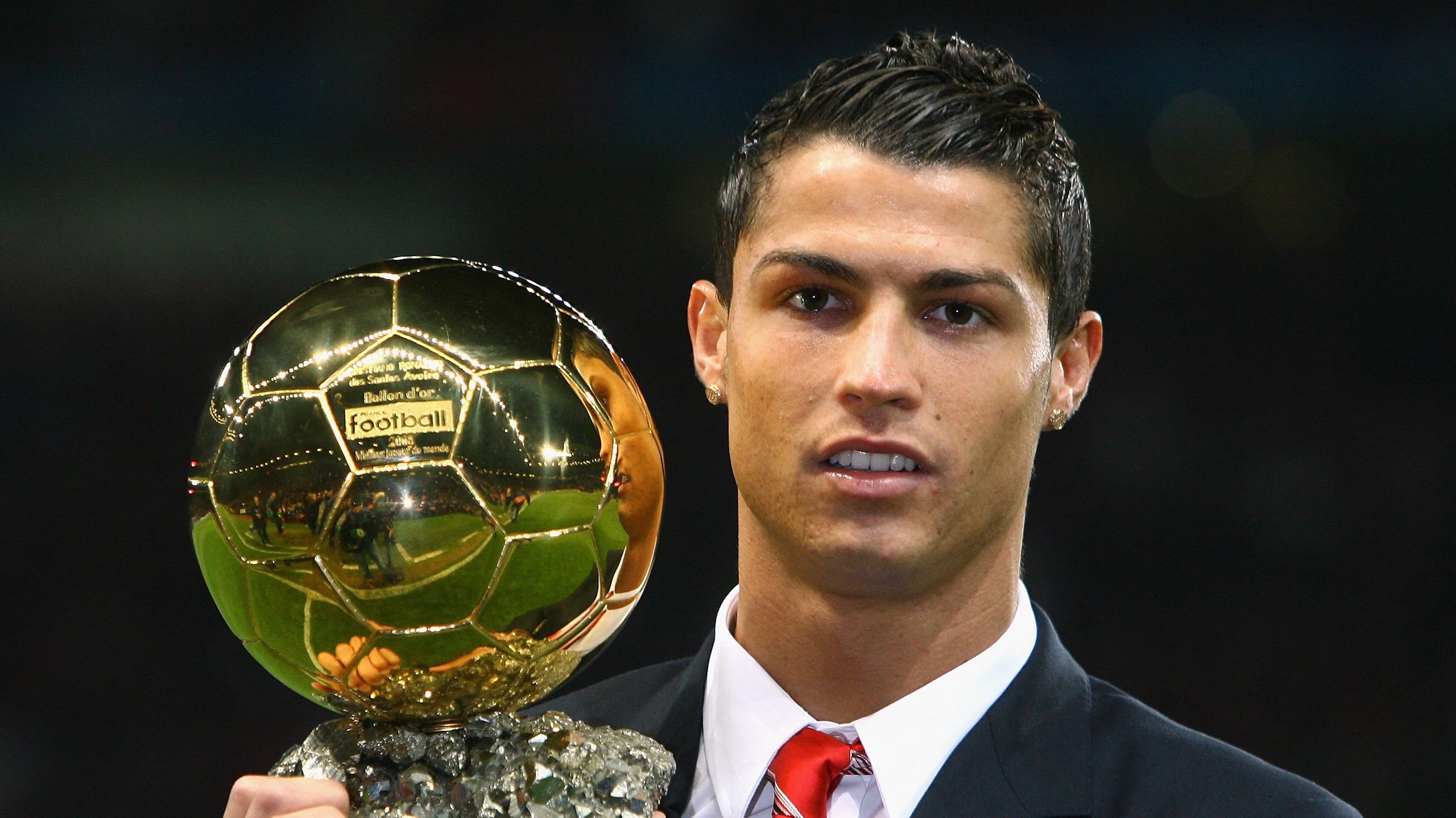 蓝色梦魇再起，欧冠赛场刮起风暴，欧冠蓝色传说